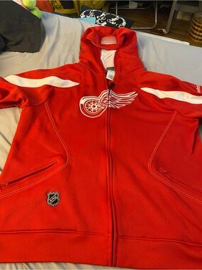 Reebok Red Detroit Red Wings Hoodie with White Accents